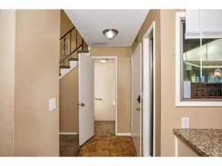 Photo #5: 21667185 Listing