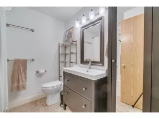 Photo #5: 21667493 Listing