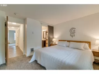 Photo #6: 21667493 Listing