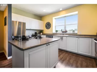 Photo #2: 21668331 Listing