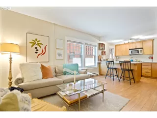 Photo #5: 21668979 Listing