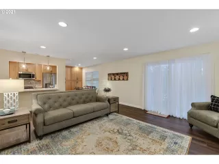 Photo #6: 21669732 Listing