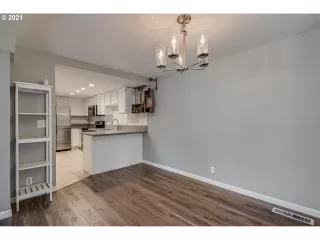 Photo #2: 21669920 Listing