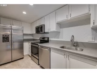 Photo #5: 21669920 Listing