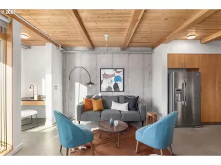 Photo #4: 21671190 Listing