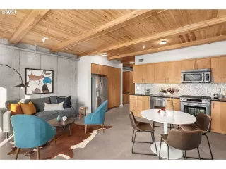 Photo #5: 21671190 Listing