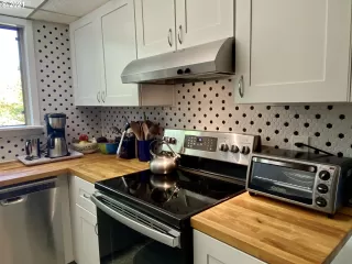 Photo #3: 21671461 Listing