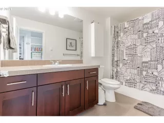 More Details about MLS # 21671753 : 5734 N MONTANA AVE 3