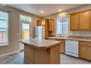 Photo #2: 21671810 Listing