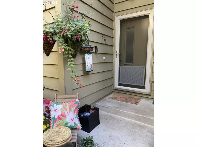 MLS: 21673231 Condo For Sale