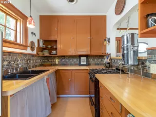 Photo #5: 21673419 Listing