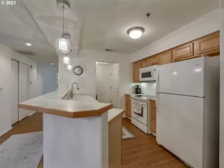 Photo #6: 21674018 Listing