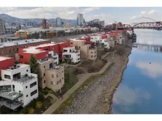 Photo #5: 21674276 Listing