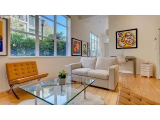 Photo #4: 21674835 Listing