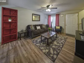 Photo #4: 21675078 Listing