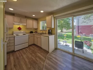 Photo #5: 21675078 Listing