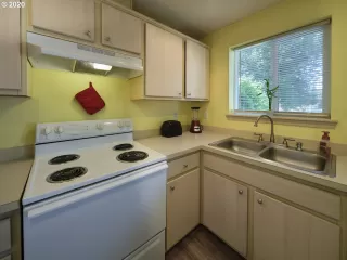 Photo #6: 21675078 Listing