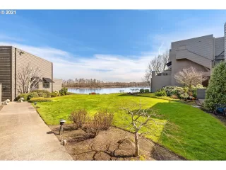 Photo #4: 21675108 Listing