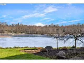 Photo #5: 21675108 Listing