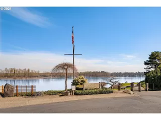 Photo #6: 21675108 Listing