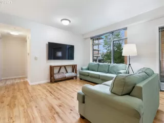 Photo #4: 21675395 Listing