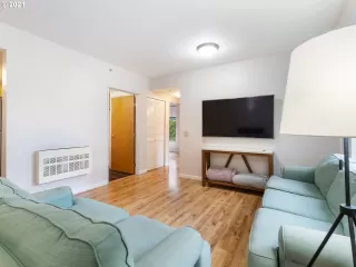 Photo #5: 21675395 Listing