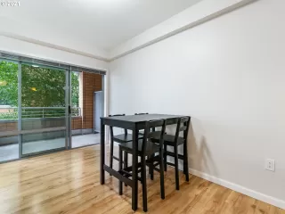 Photo #6: 21675395 Listing