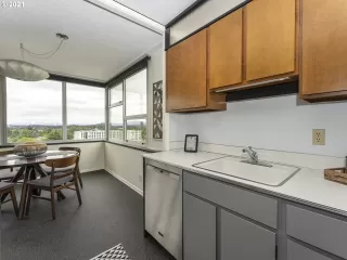 Photo #5: 21675529 Listing 