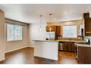 Photo #4: 21676057 Listing