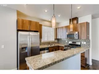 Photo #5: 21676057 Listing