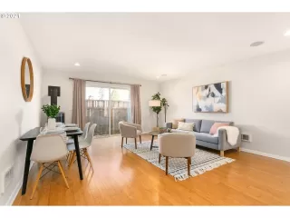 Photo #4: 21676243 Listing 