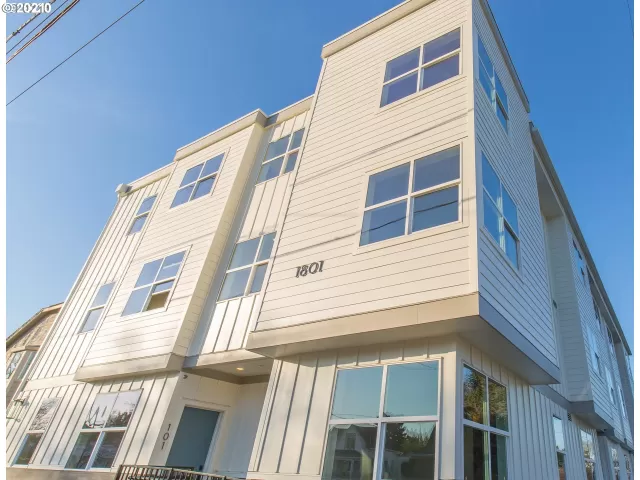 MLS: 21676296 Condo For Sale