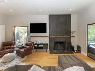 Photo #4: 21676477 Listing