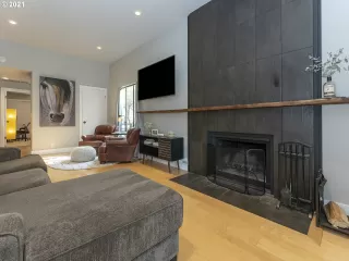 Photo #5: 21676477 Listing