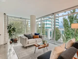 Photo #3: 21676800 Listing