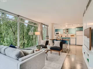 Photo #5: 21676800 Listing