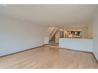 Photo #4: 21677495 Listing