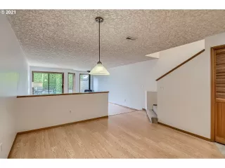 Photo #5: 21677495 Listing