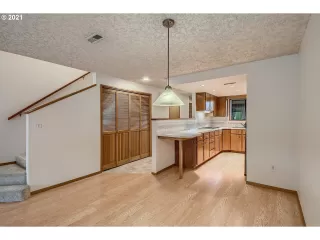 Photo #6: 21677495 Listing