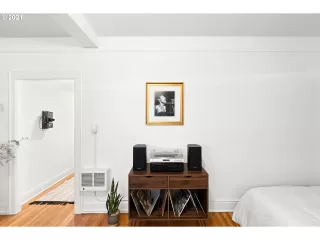 Photo #5: 21677702 Listing