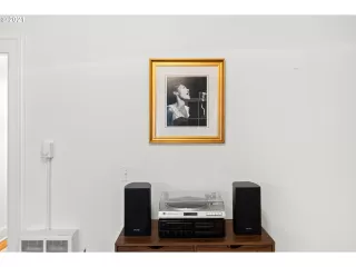 Photo #6: 21677702 Listing