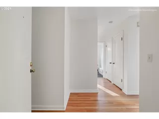 Photo #3: 21677728 Listing