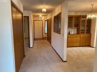 Photo #4: 21678778 Listing