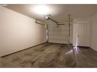 Photo #6: 21680304 Listing