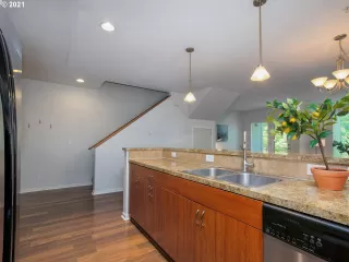 Photo #5: 21680548 Listing 