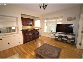 Photo #5: 21680634 Listing