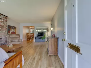 Photo #4: 21680836 Listing