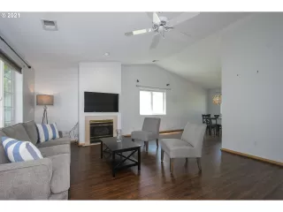 Photo #5: 21681641 Listing