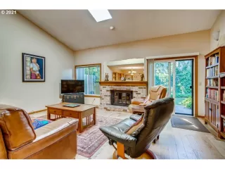 Photo #5: 21681772 Listing