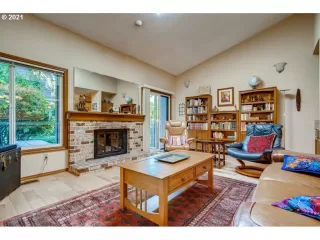 Photo #6: 21681772 Listing